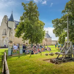 Sur le camp des bâtisseurs : tirs de machines