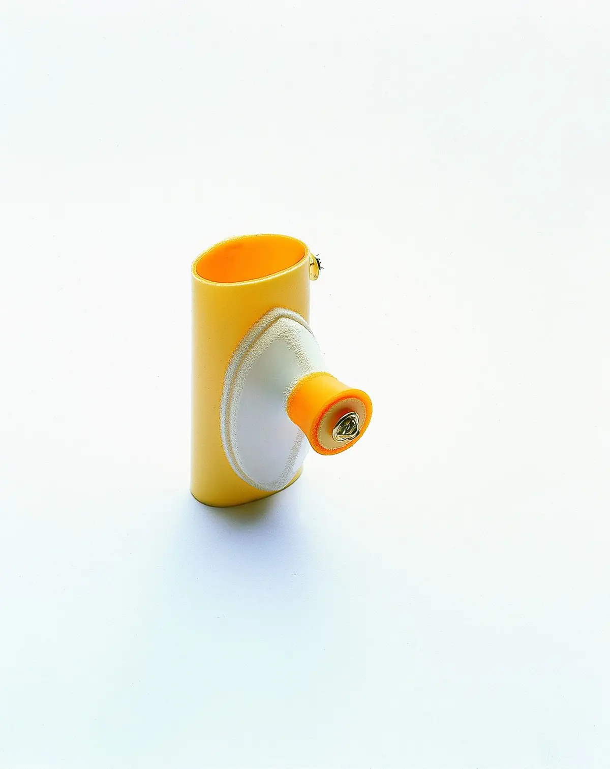 Objet à clipser Shalo boli duge (bouteille de shampoing HDPE, bouteille de lait corporel PP, béryl, argent) - Ute Eitzenhöfer, 2022