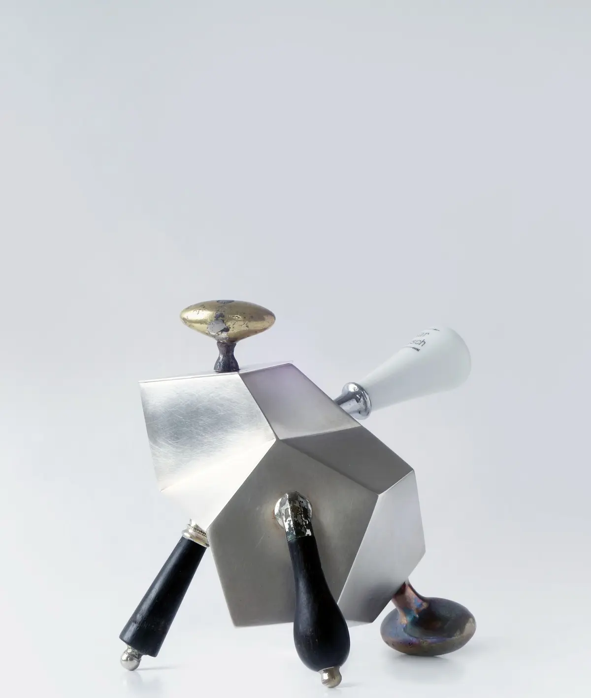 Objet Handled #4 (argent, poignées usagées) - Anders Ljungberg, 2016