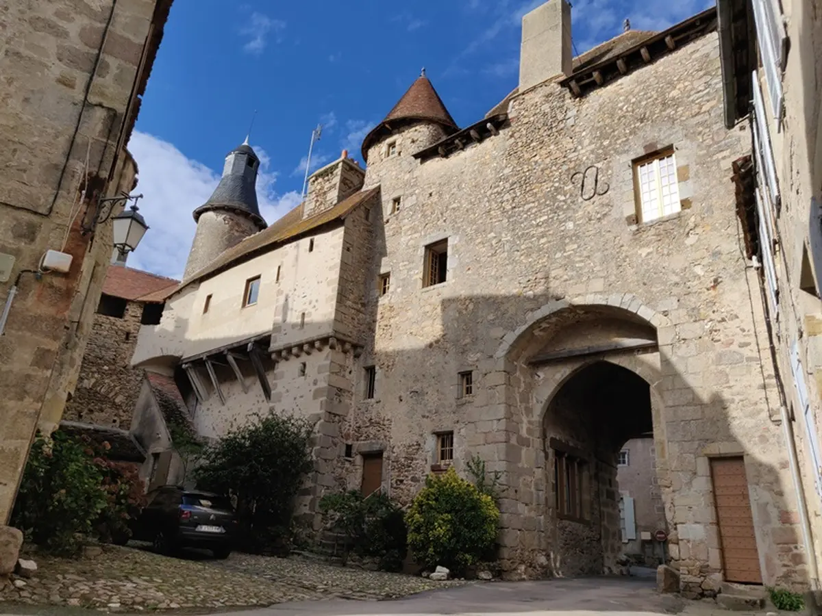 Sur les pas de Pierre, guide passionné, au cœur de Saint-Benoît-du-Sault