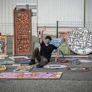 SUR LES TRACES DU D. : Une exposition immersive entre art, réemploi et poésie urbaine