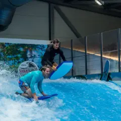 Découvrez le surf indoor