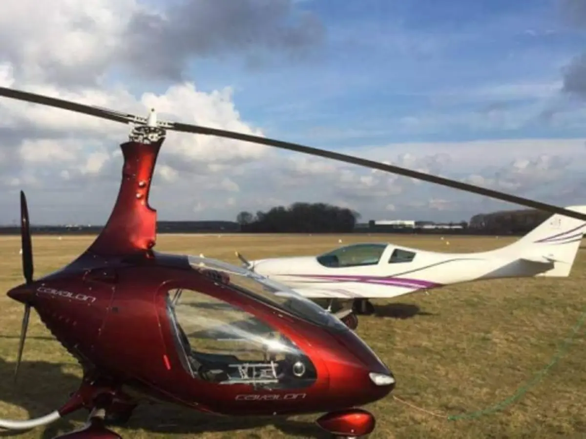 Survol des Alpes en ULM près d'Embrun (05)