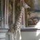 La sympatique girafe qui accueille le visiteur à l'entrée du musée &copy; Denis Helfer
