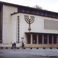 La Synagogue de la Paix reprend un style très contemporain &copy; Olevy