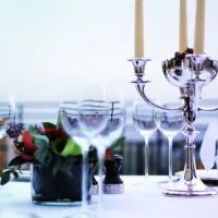 Une belle décoration de table est un premier pas ou faire plaisir à vos invités... et à vous-même&nbsp;! &copy; Sandra Sabbe - fotolia.com
