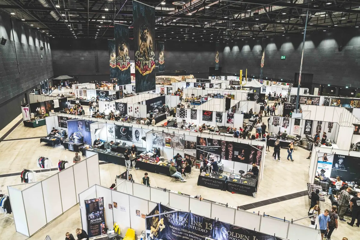L'EDEKA-Arena accueille cette convention de tatouage