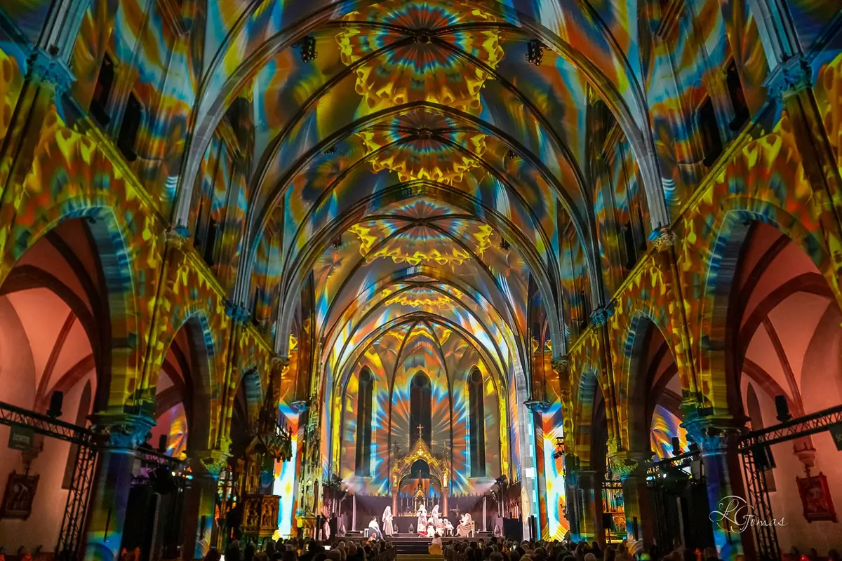 L’église Saint-Joseph de Colmar transformée en cathédrale de lumière : un écrin monumental pour le spectacle immersif Terra Alsatia