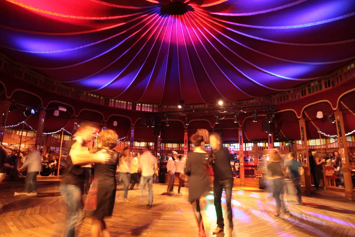 Thé dansant au Magic Mirrors