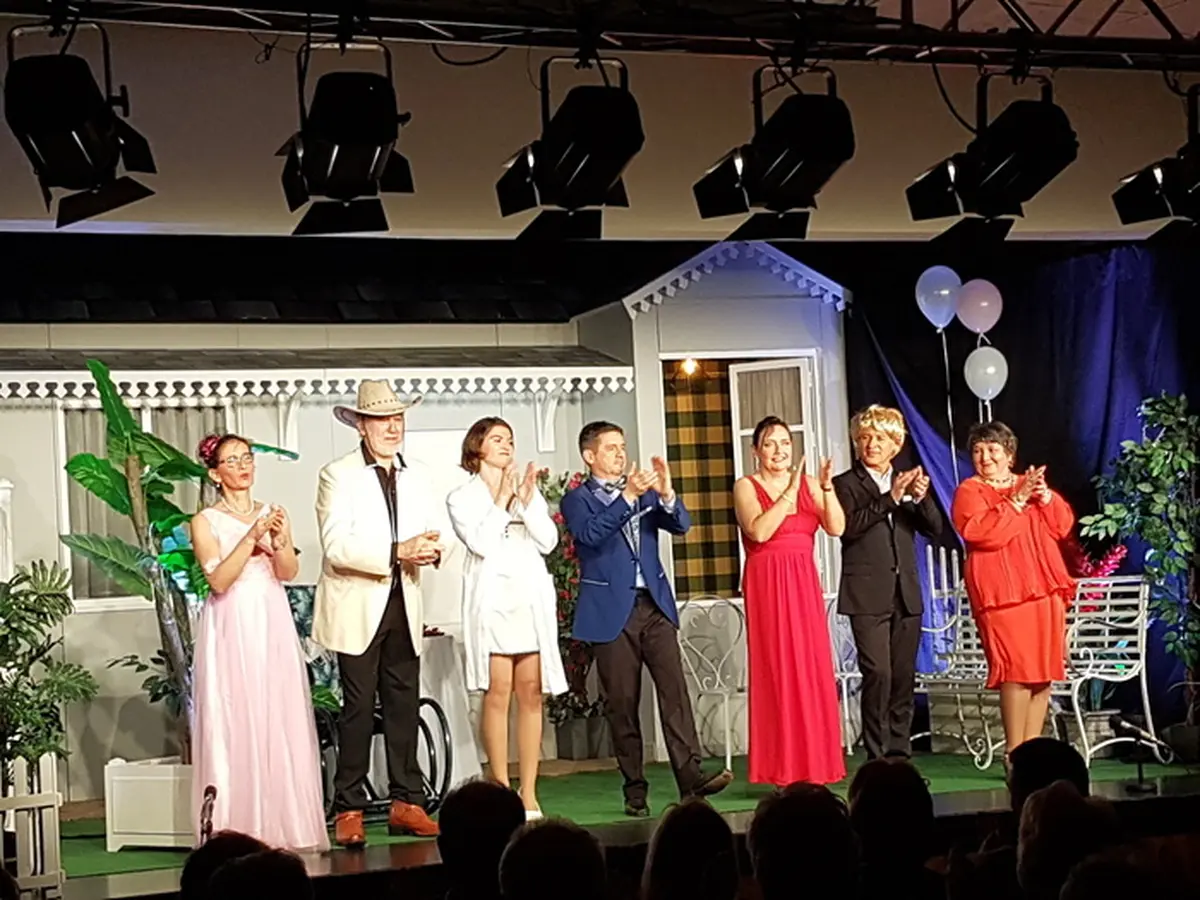 Théâtre Comédie - TOUT BAIGNE