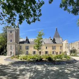 Théâtre dans le parc du Château du Prieuré à Villemoutiers