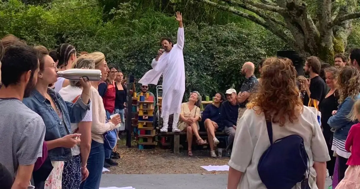 Théâtre de rue et Concert par "La Flambée"