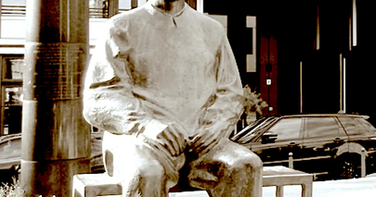 Théâtre itinérant dans Cahors avec Léa Garcia Compagnie Ilot Z'