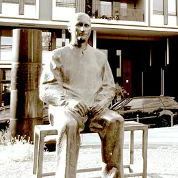 Théâtre itinérant dans Cahors avec Léa Garcia Compagnie Ilot Z'