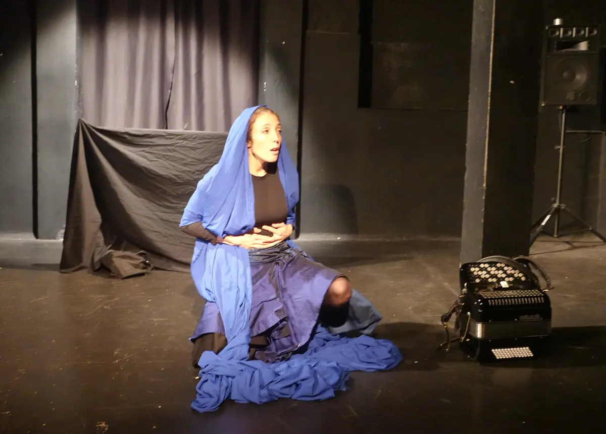 Théâtre La Désertée à Un Point d'Où