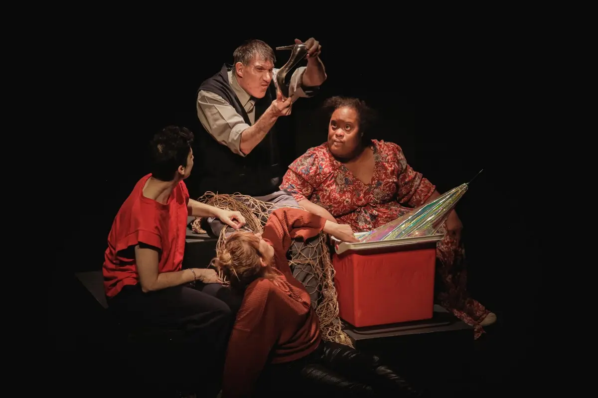 Théâtre - Loin dans la mer