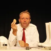 [Théâtre] Pourquoi les poules préfèrent être élevées en batterie ? - Jérôme Rouger - La Martingale