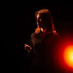 Théâtre/Seule en scène : Prière aux vivants