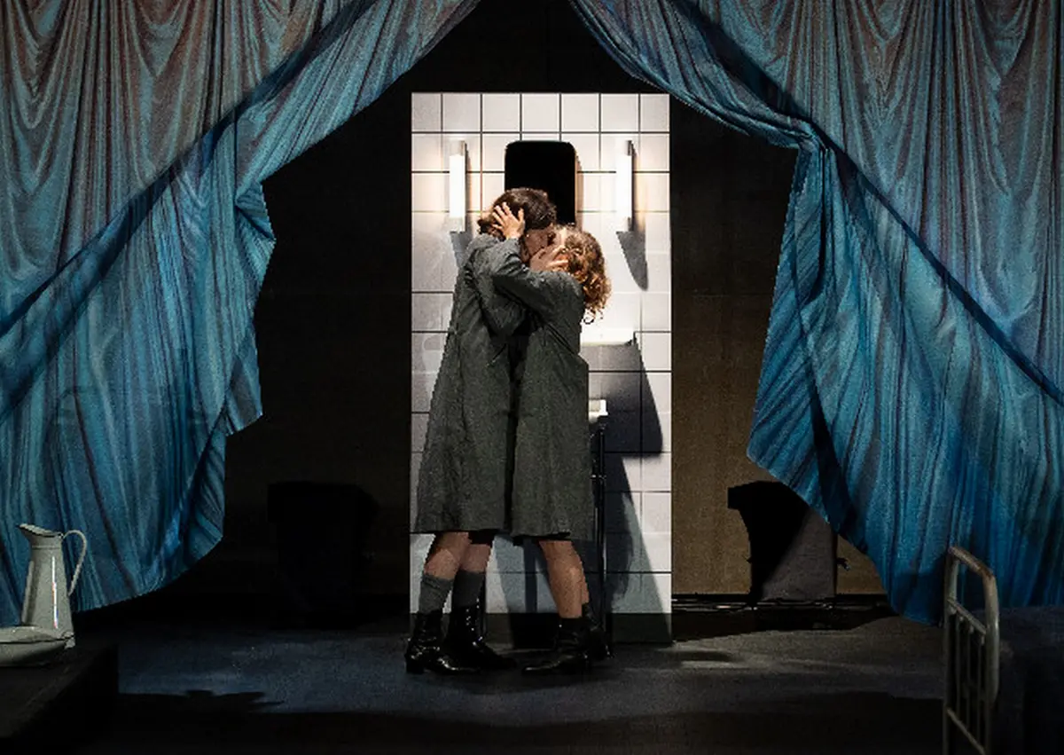 Théâtre : Thérèse et Isabelle