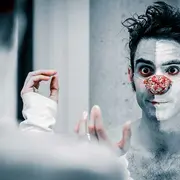 Théâtre Trop près du mur