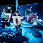 Théâtre - Une ombre vorace