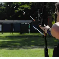 Le tir à l'arc est un sport de précision qui requiert patience et technique. &copy; Bourdaire