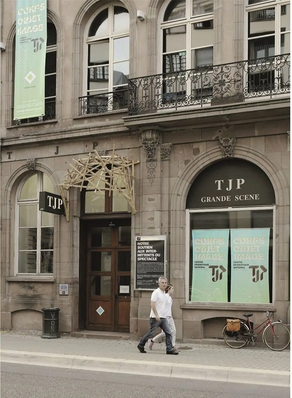 L'entrée de la Grande Scène du TJP 