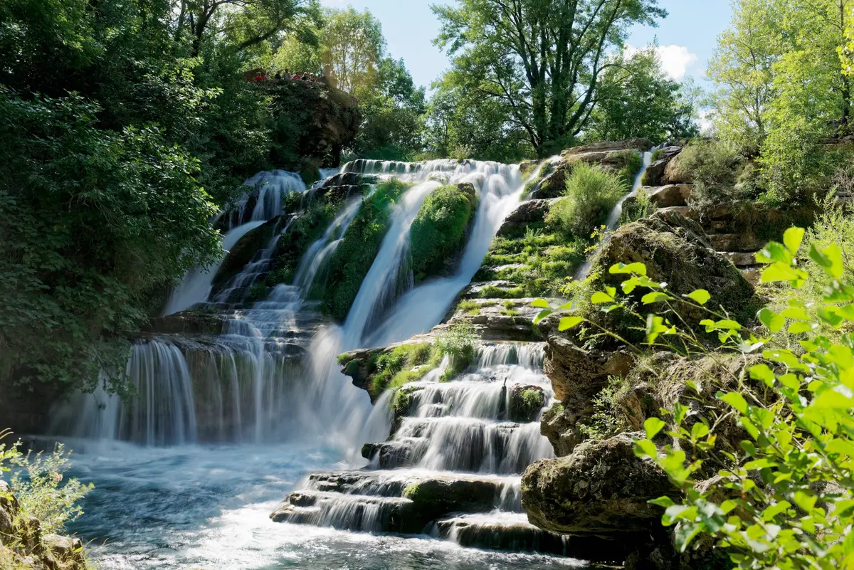 La cascade de Navacelles, au fond d&rsquo;un cirque monumental