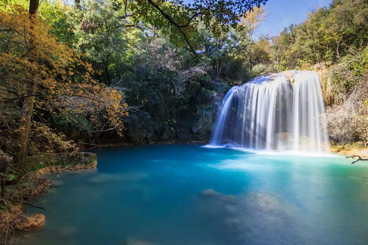 Sillans-la-Cascade, une chute turquoise en Provence