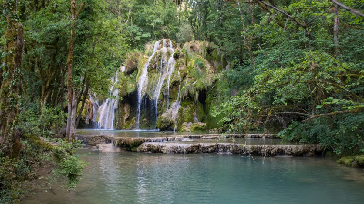 La cascade des Tufs des Planches-pr&egrave;s-Arbois