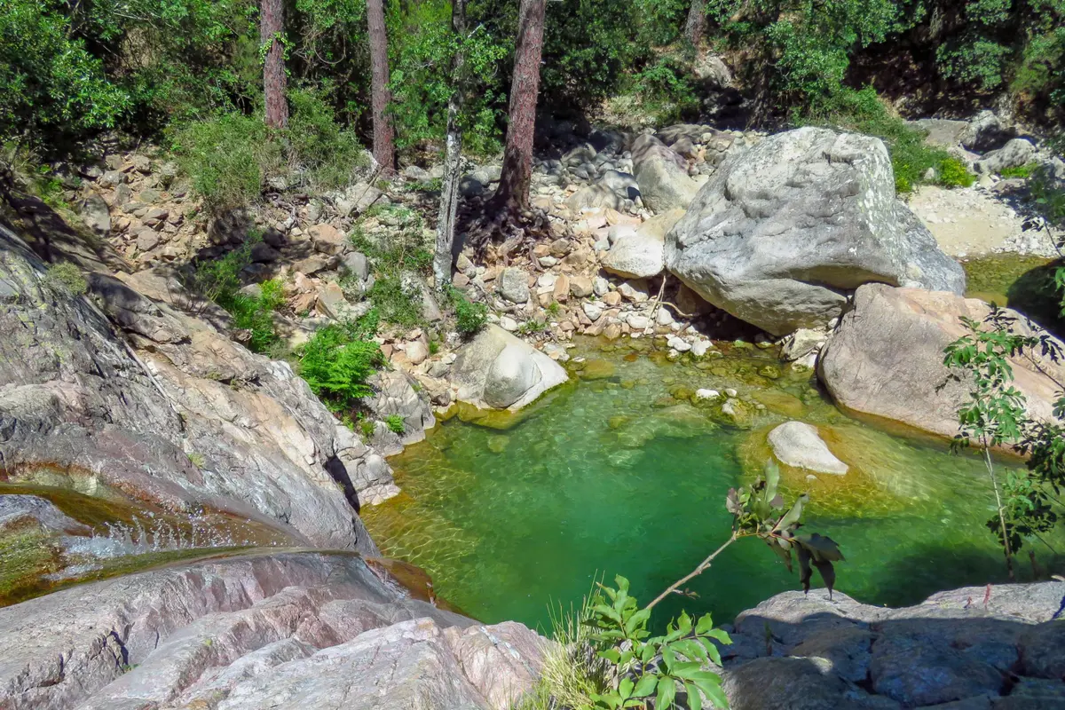 Les cascades de Purcaraccia, un joyau corse tr&egrave;s r&eacute;glement&eacute;