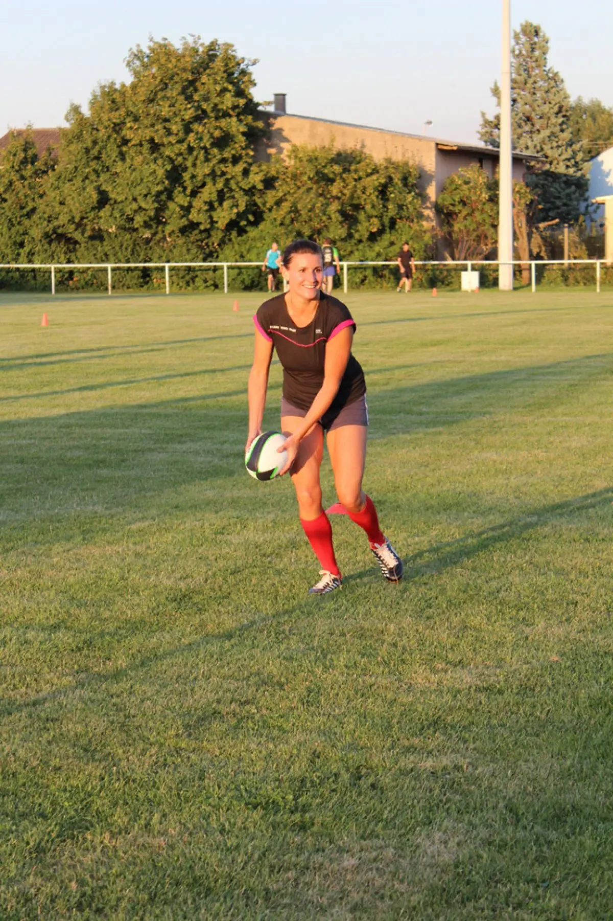 A la différence du rugby, on ne plaque pas son adversaire, mais on le touche. Un sport non violent qui attire beaucoup de filles