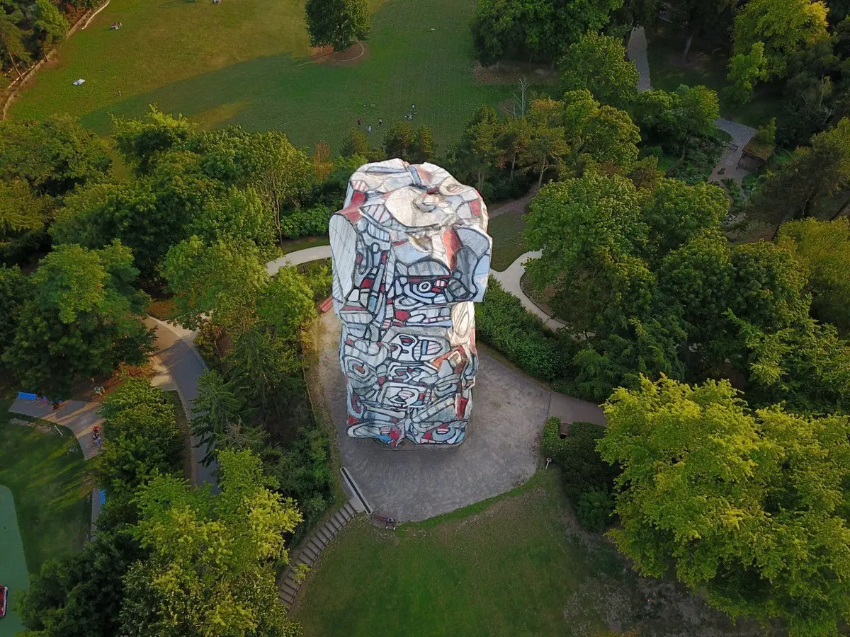 Tour aux figures de Jean Dubuffet