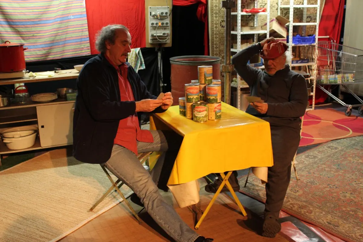 Les acteurs du Poche-Ruelle dans le spectacle Le Tourniquet joué lors de la saison 2011-2012