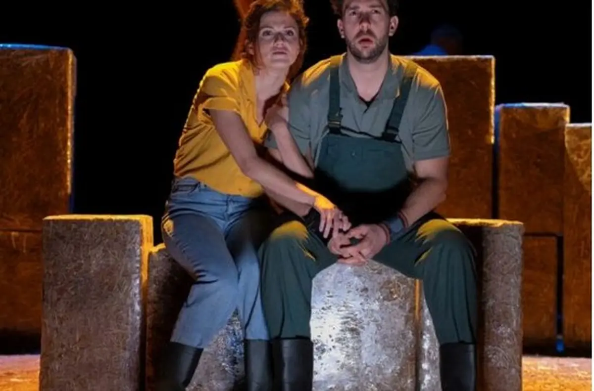 « Tout Contre La Terre »