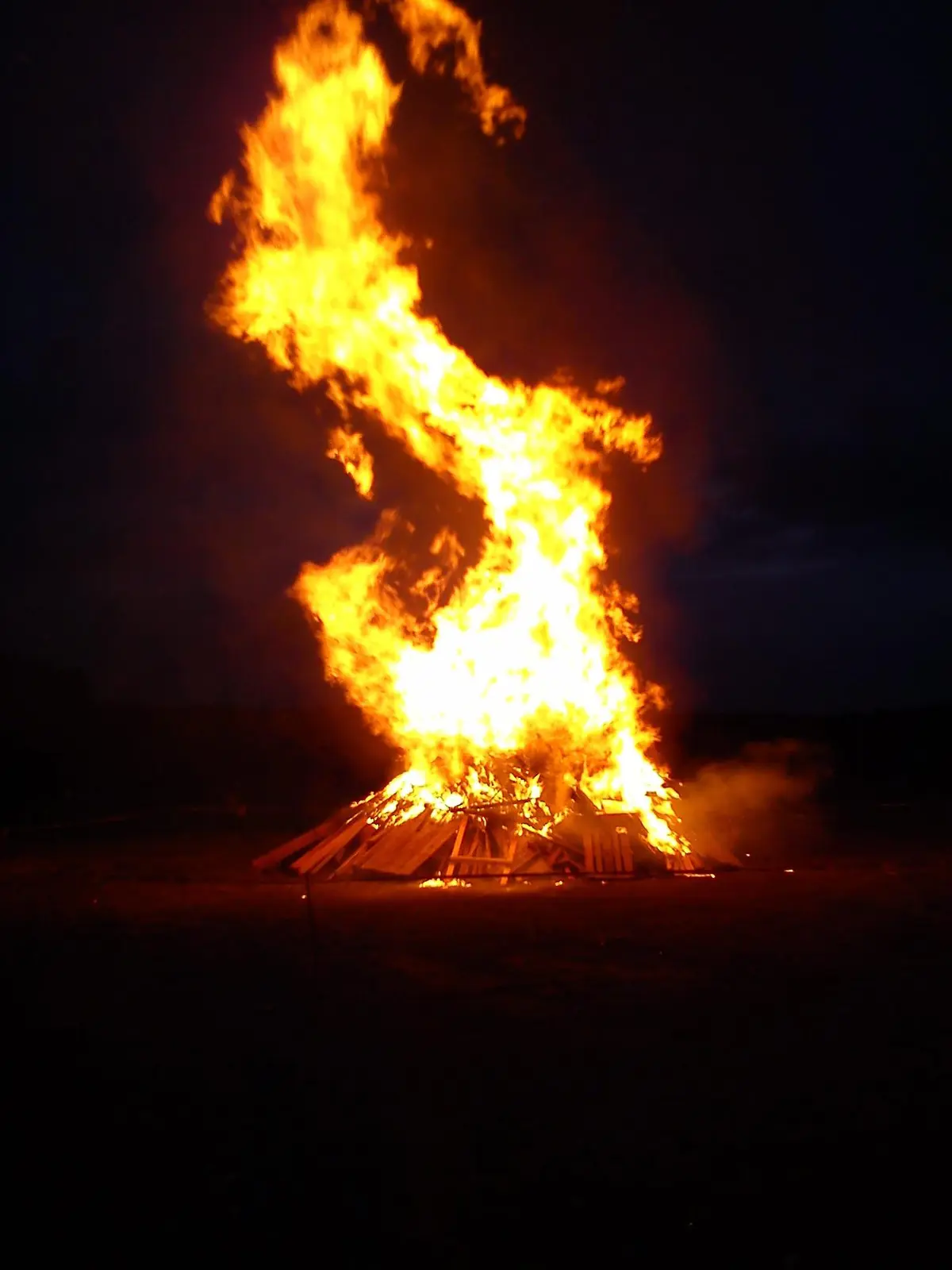 Traditionnel Feu De La Saint Jean