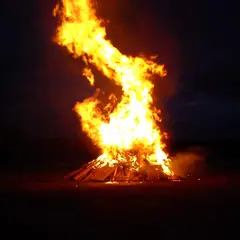 Traditionnel Feu De La Saint Jean