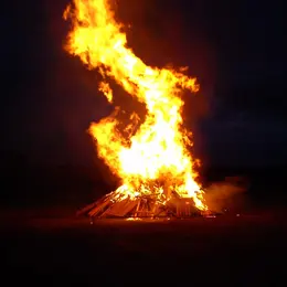 Traditionnel Feu De La Saint Jean
