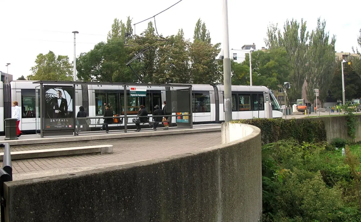 L'arrêt de tram desservant l'hôpital de Hautepierre