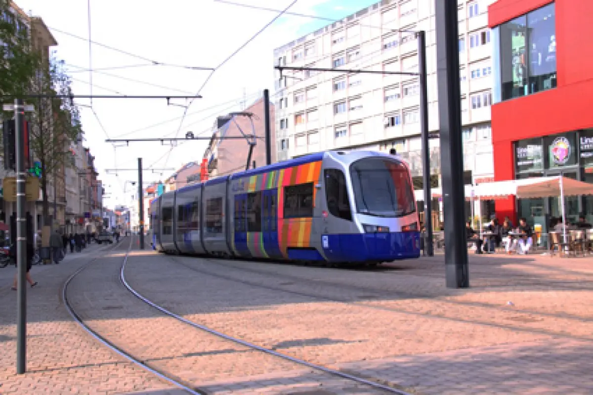 Le tram train relie Thann Saint-Jacques à à la gare de Mulhouse en 45 minutes