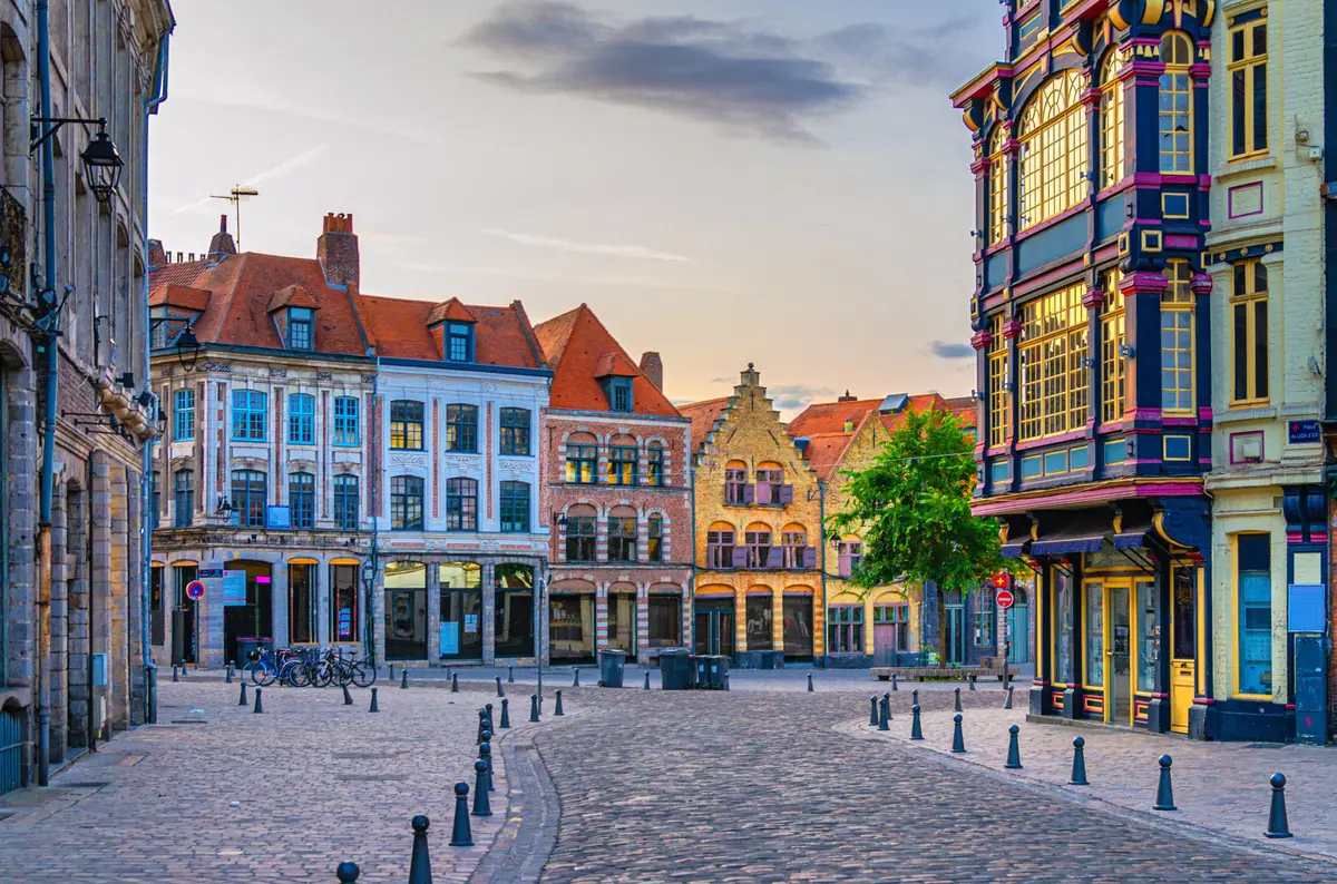 Travaux de maintenance du pavage place de Béthune et place Richebé à Lille