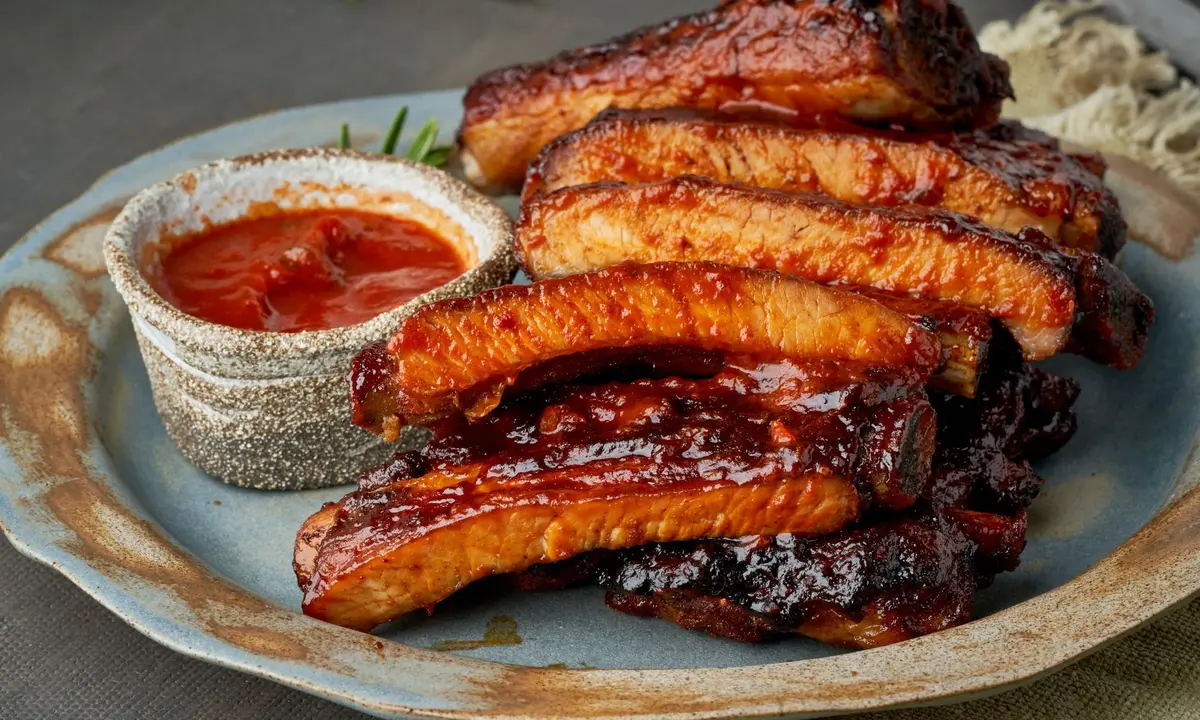 Travers de porc grillés