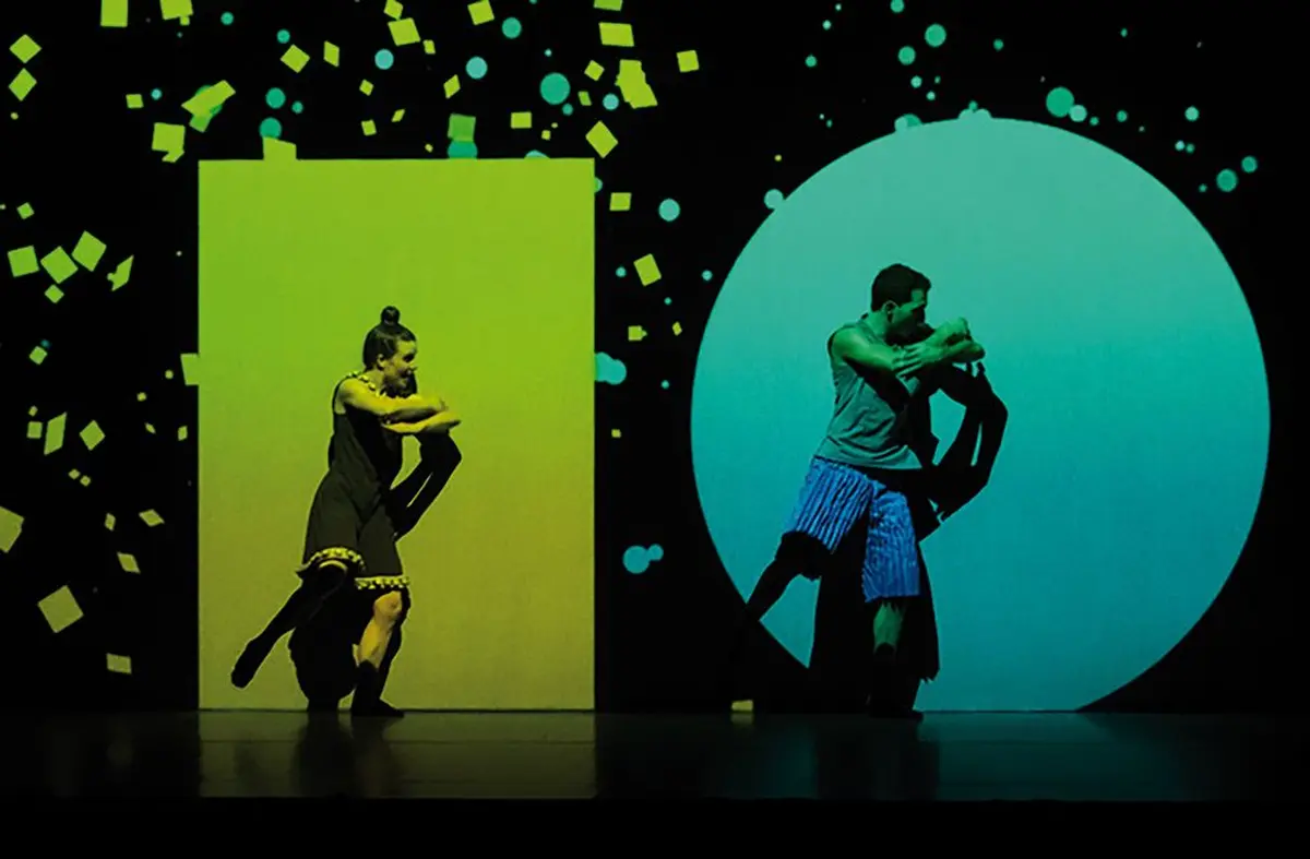 Dot, un spectacle mêlant danse, théâtre, musique et nouvelle technologie