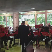 Un anniversaire en fanfare dans le jardin de la Bibliothèque Germaine Tillion…