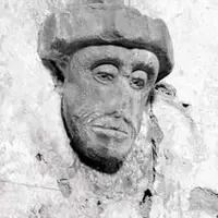 Un culot à visage humain, rempli de légendes, de la tour Nord &copy; F.Zvardon