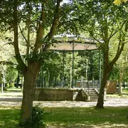 Un dimanche près du kiosque à musique
