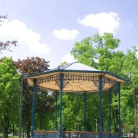 Un kiosque dans le Champs de Mars - Colmar DR