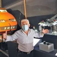 Le directeur du musée présente les nouvelles pièces exposées &copy; M.O.