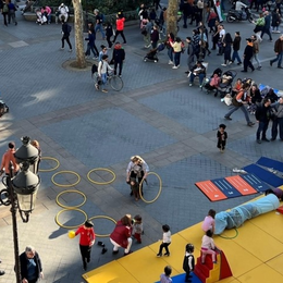Un parvis plein de vie