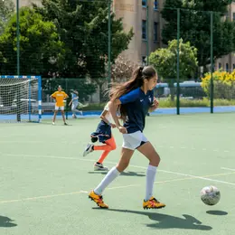 Un pop-up à la croisée de la mode, de l'art et du foot féminin arrive à Paris !